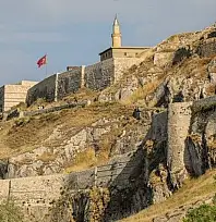 Van Kalesi: Binlerce yıllık gözcünün sessiz tanıklığı