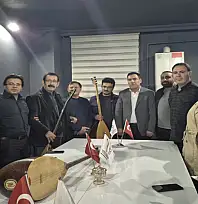 Vanlı âşık ve ozanlar çiğ köfteli etkinlikte bir araya geldi