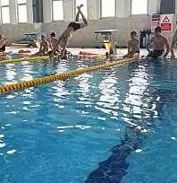 Vanlı genç yüzücüler Toprakkale'de geleceğe hazırlanıyor