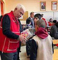 Vanlı öğrencilere giyim yardımı