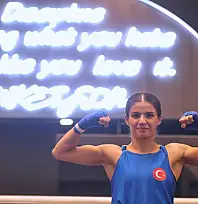 Vanlı sporcu Evin Erginoğuz, Türkiye'ye altın madalya getirdi