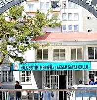 Vanlılar, Halk Eğitim Merkezi binasının yıktırılmasına karşı çıkıyor