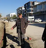 VEDAŞ'ın günlerce açık bıraktığı çukurlar kazalara davetiye çıkarıyor