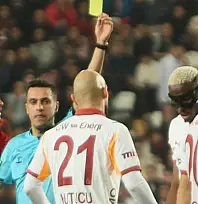 Victor Osimhen cezalı duruma düştü