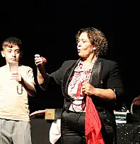 Yaz spor okullarındaki öğrencilere sihirbazlık gösterisi