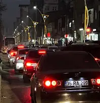 Yüksekova'da trafik çileye döndü