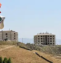 Yüksekova'da yeni TOKİ konutları yükseliyor