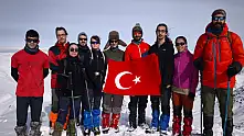 Deprem şehitleri için zirvede anma: Erek Dağı'na anlamlı tırmanış