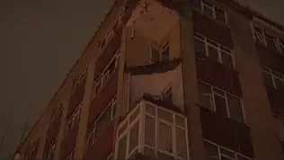 İstanbul'u fırtına vurdu! Ağaçlar devrildi, yol çöktü, balkon yıkıldı