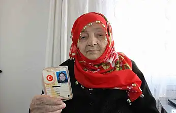 102 yaşında yeni kimliğine kavuştu