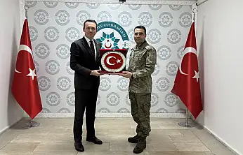 2'nci Komando tabur komutanı'ndan Çaldıran Kaymakamı'na veda ziyareti