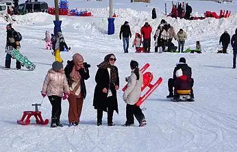 Abalı Kayak Merkezi yarıyıl tatilinde çocuklarla şenlendi