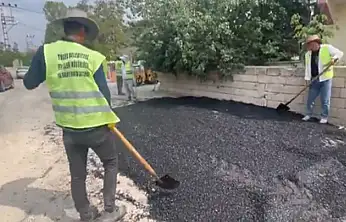 Abdurrahman Gazi Mahallesi'nde asfalt yama çalışması
