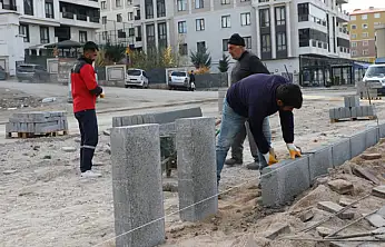 Akköprü Parkı'nda yol ve kaldırım çalışmaları sürüyor