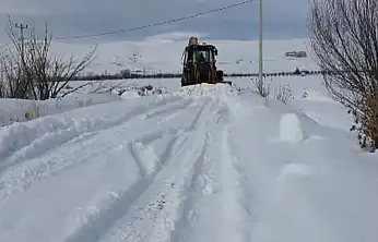 Alaköy Mahallesi'nde kar temizliği çalışması