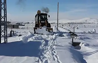 Alaköy Mahallesi'nde karla mücadele çalışması