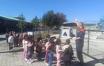 Anaokulu öğretmen ve öğrencilerine afet ve yangın farkındalık eğitimi