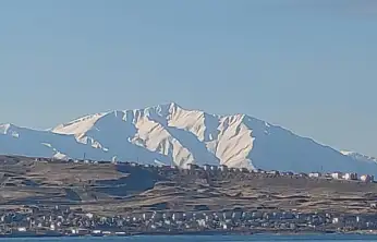 Artos Dağı beyaz gelinliğini giydi