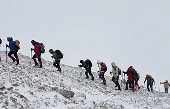 Artos Dağı'nda tipi ve fırtına: Dağcılar geri dönmek zorunda kaldı