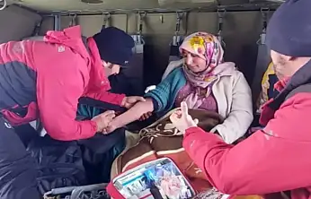 Bahçesaray'da hamile kadın helikopterle hastaneye ulaştırıldı