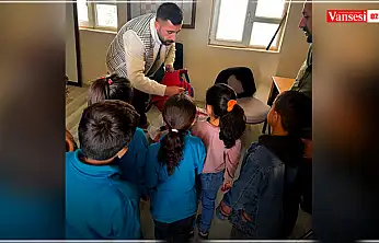 Başkale'de 220 öğrenciye kırtasiye desteği