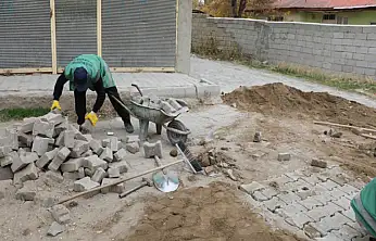 Bayazıt Mahallesi'nde parke taşı döşeme çalışmaları tamamlandı