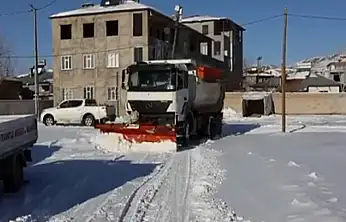 Beyüzümü Mahallesi'nde karla mücadele çalışması