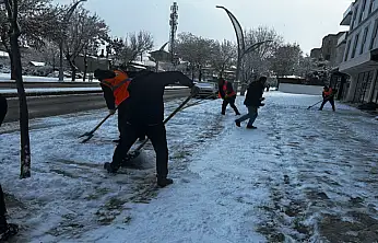 Büyükşehir, karla mücadele çalışmalarını sürdürüyor