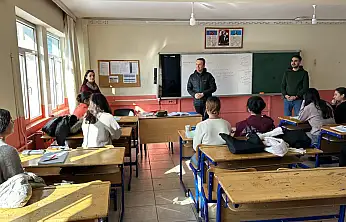 Çaldıran'da mezun öğrencilere YKS desteği sürüyor