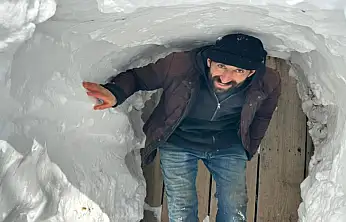 Çatak'ta kardan tüneller yaşamı durdurdu