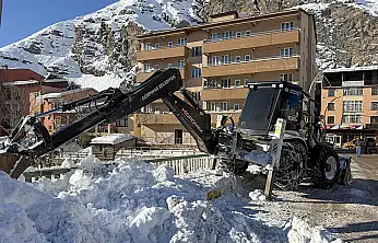 Çatak'ta karla mücadeleye çevre Belediyelerden destek