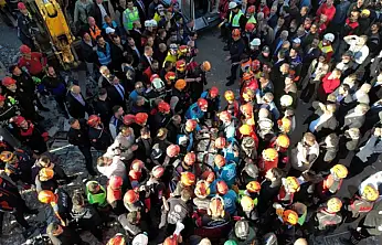 Çöken binadan, bir kişi sağ çıkarıldı