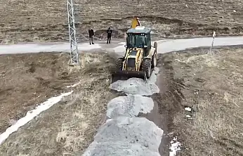 Derenkent Mahallesi'nde yol çalışmaları sürüyor