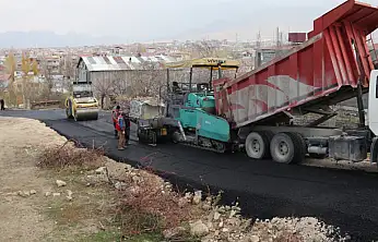 Edremit Belediyesi asfalt çalışmalarını sürdürüyor