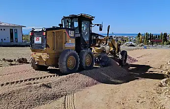 Edremit'te yol çalışmaları sürüyor