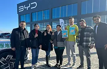 Elektrikli araçla dünya turuna çıkan çevreci çift Van'a ulaştı