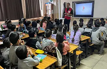 Erciş Kızılay gönüllüleri öğrencilerle buluştu