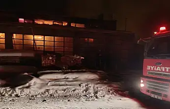 Erciş'te iş yeri yangını