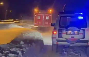 Erciş'te kapanan yollarda hastalara Snowtrack ile ulaşıldı