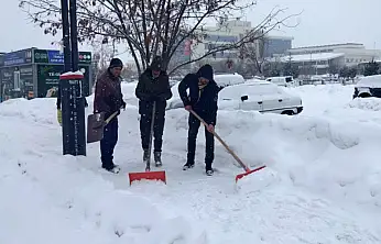 Erciş'te karla mücadele çalışması sürüyor