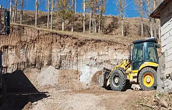 Erciş'te taziye evi çevresinde düzenleme çalışması