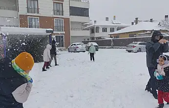 Erciş'te vatandaşların kar sevinci