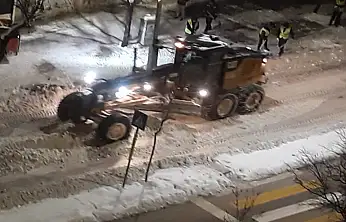 Erek Dağı Caddesi'nde kar temizleme çalışması