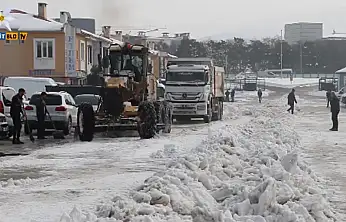 Galericiler Sitesi'nde karla mücadele çalışması