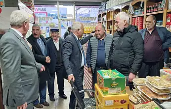 Güngöralp, Çaldıran'da esnafları ziyaret ederek sorunları dinledi