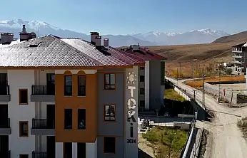 Gürpınar'da 100 sosyal konut hak sahiplerine teslim edildi