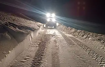 Gürpınar'da karla mücadele çalışması