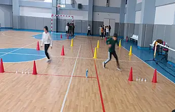 Gürpınar Spor Kulübü'nde badminton eğitimleri sürüyor