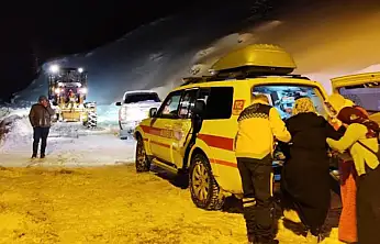 Hamile kadın 5.5 saatlik çalışmayla hastaneye ulaştırıldı