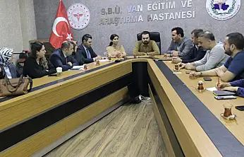 İl Sağlık Müdürü Tosun, göz kliniği hekimleriyle bir araya geldi